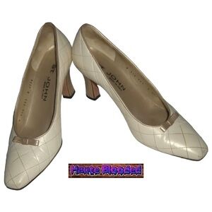 Vintage St. John Quilted Leather Heels Pumps Cream Gold Bows Italy Made Couture